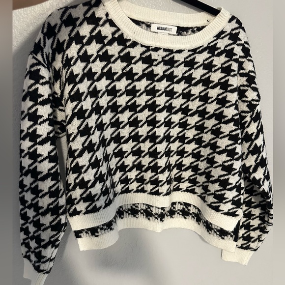 Black and white sweater - Picture 1 of 1